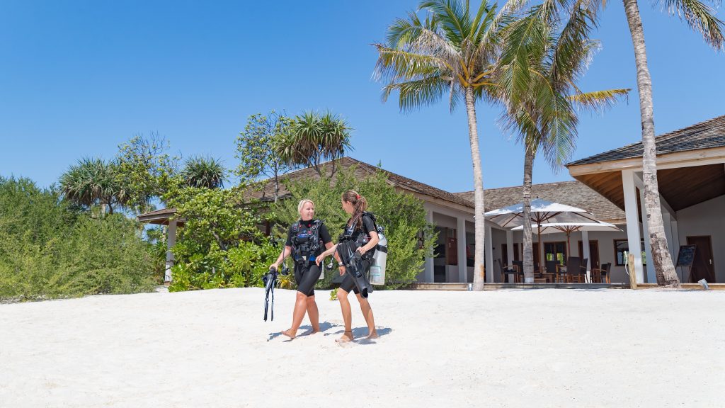 Taking It Easy In Paradise Innahura Maldives Hotelier Maldives   InnahuraScubaDiving1 1024x576 