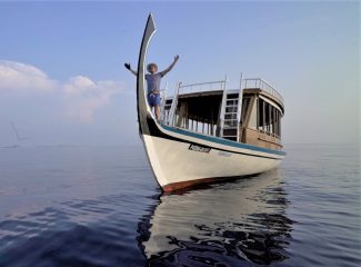 Quest tip of boat arms wide