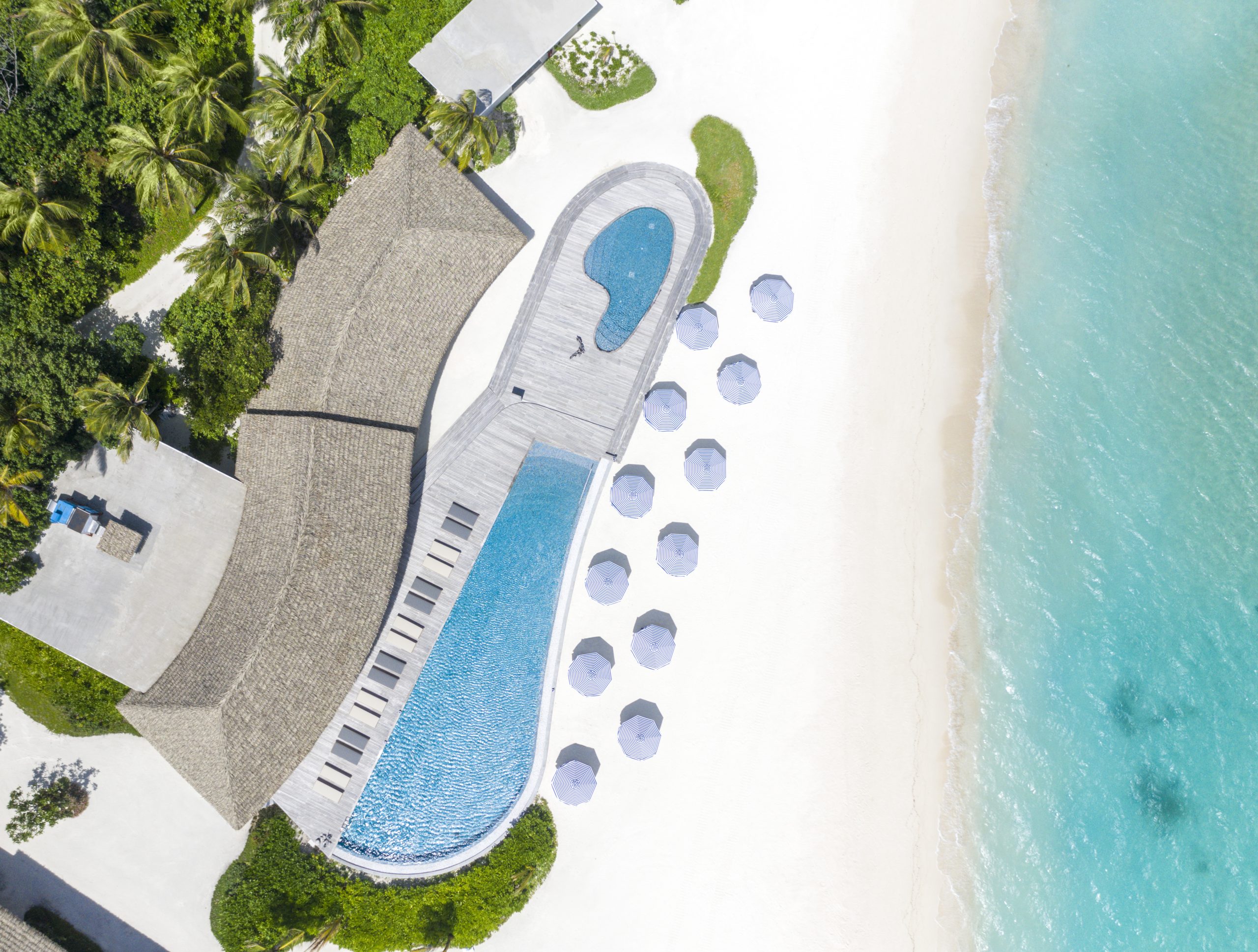 Le Meridien Maldives Resort & Spa_Velaa Pool_Beach