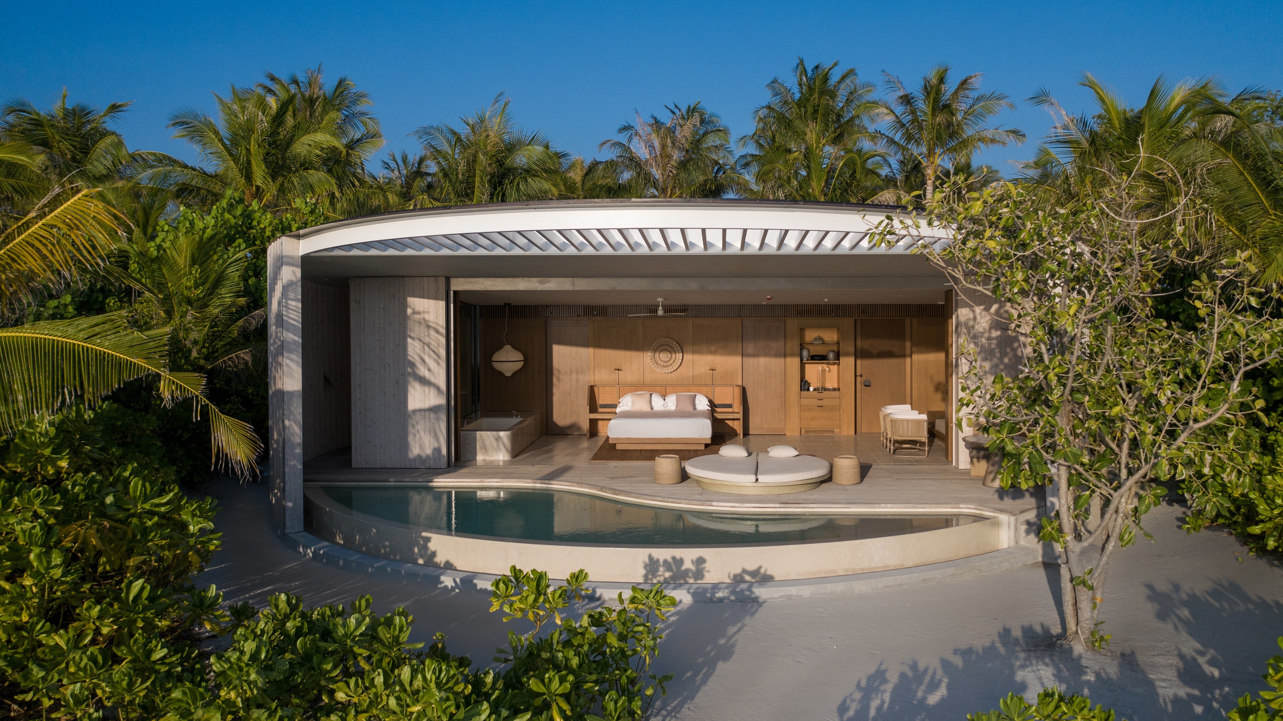 TheRitz-CarltonMaldives,FariIslands-TRCM-BeachPoolVillaExterior_2