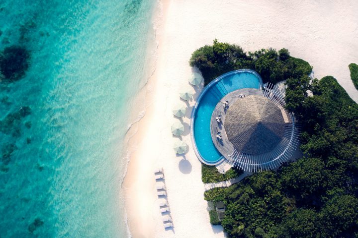 Le-Meridien-Maldives-Resort-Spa_Riviera-Bar-Beach_hero-scaled-720x480