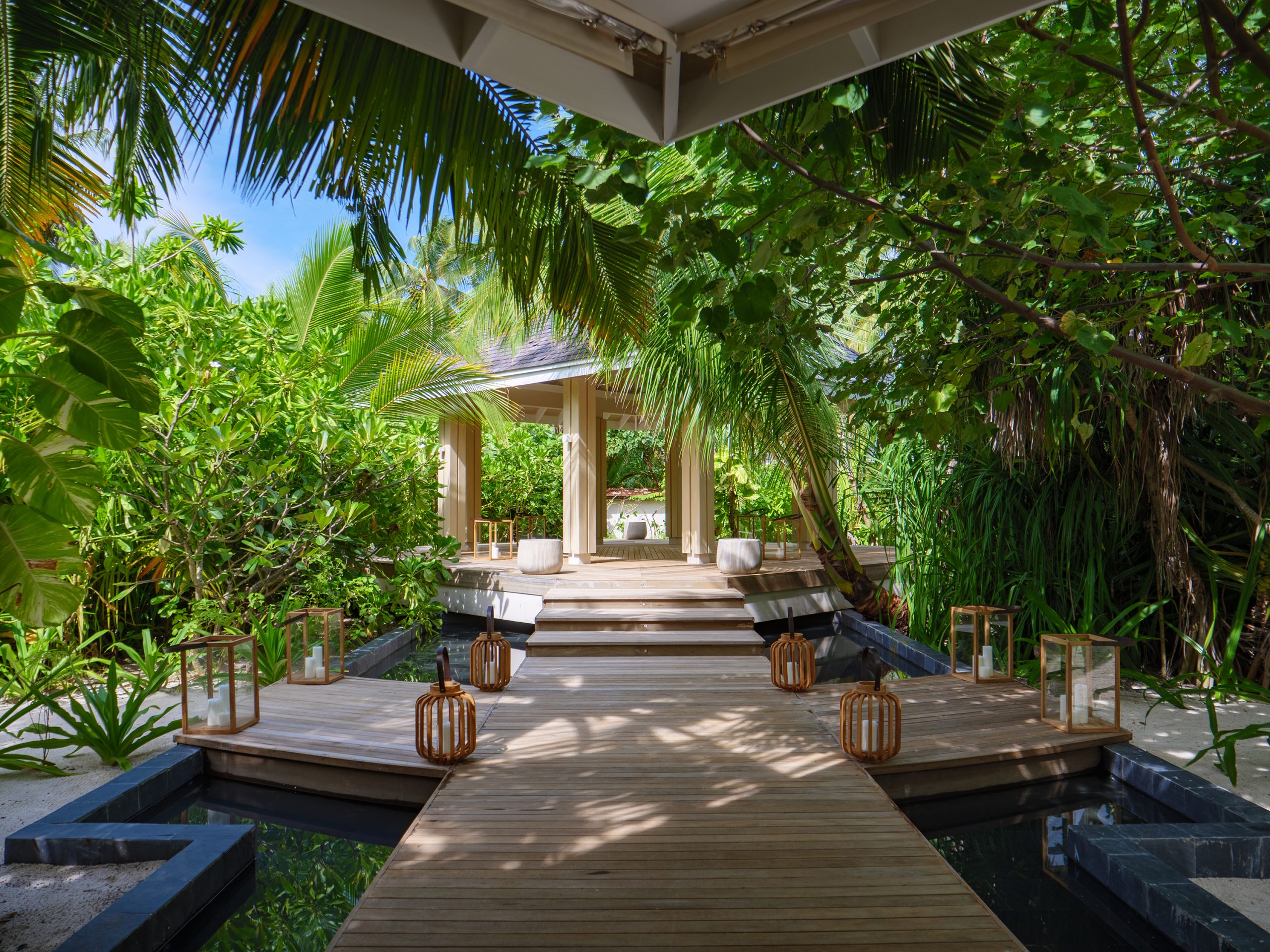Baglioni_Resort_Maldives_Spa_Yoga_Pavilion