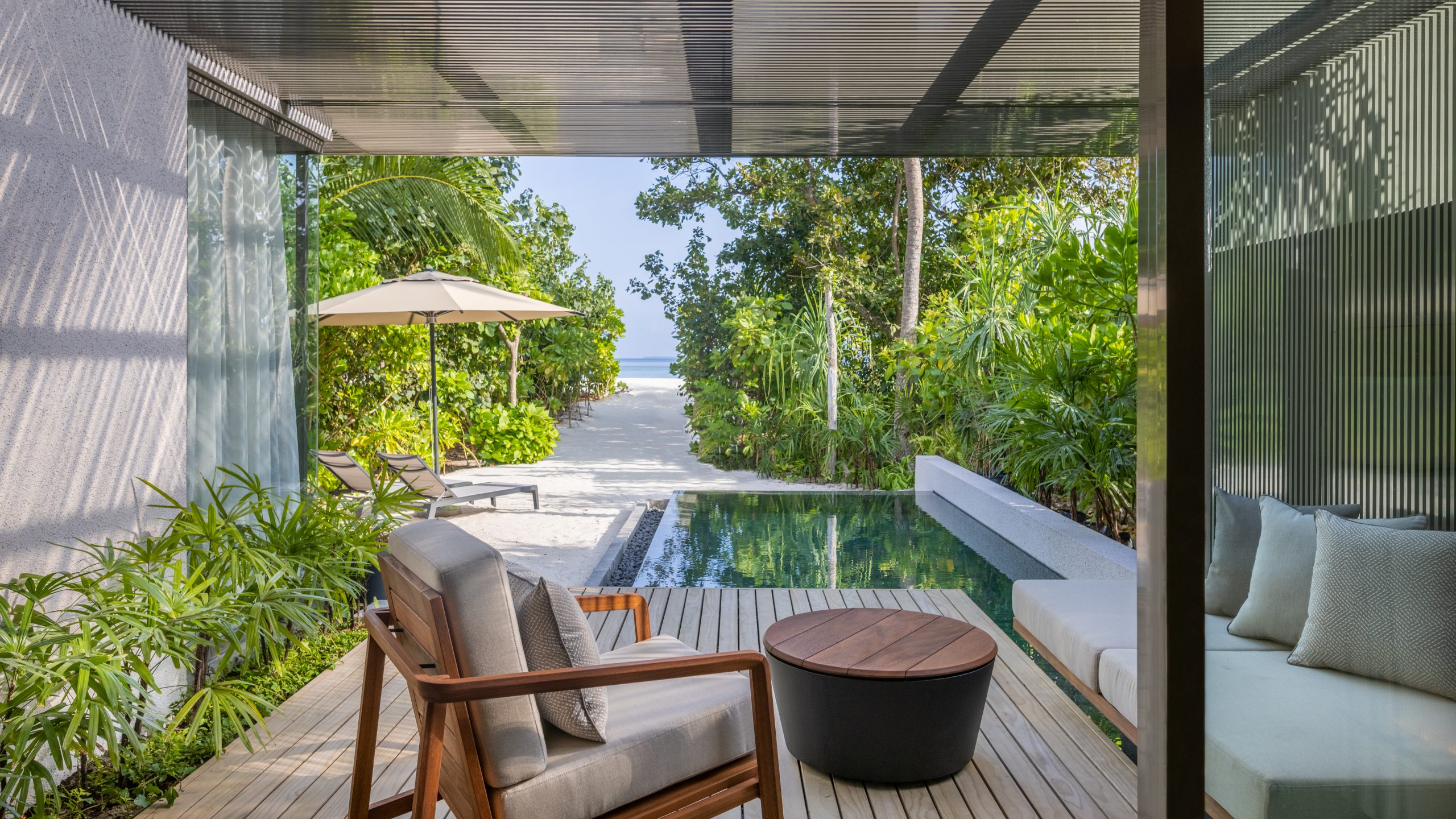 Alila Kothaifaru Maldives - Sunrise Beach Villa - Pool Deck