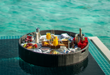 Floating breakfast