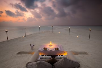 Milaidhoo Maldives_Destination Dining_Sandbank (3) (1)_1