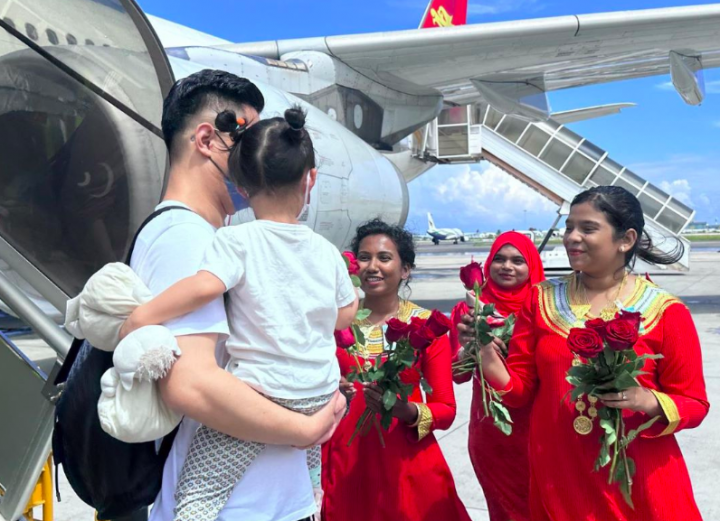 Chinese Tourists Arrive in Maldives