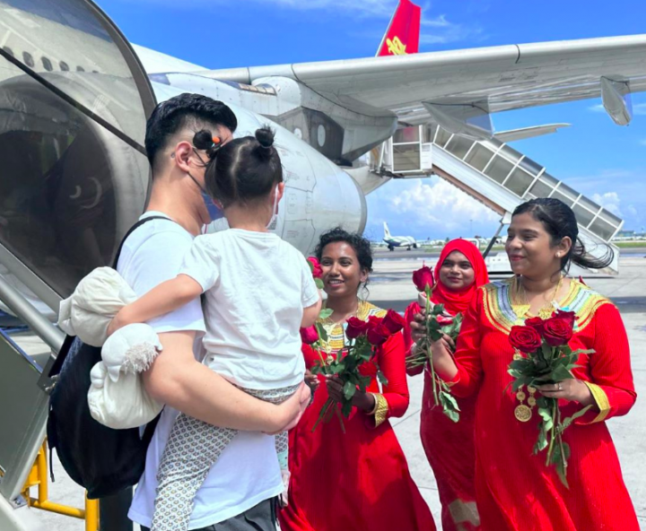 Chinese Tourists Arrive in Maldives