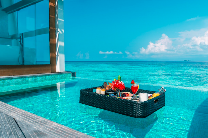 kandolhu maldives floating breakfast