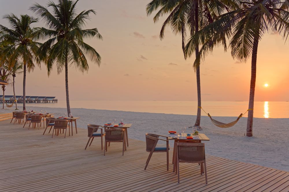 Amari Raaya Maldives_Amaya Food Gallery Dining Sunset Ocean View