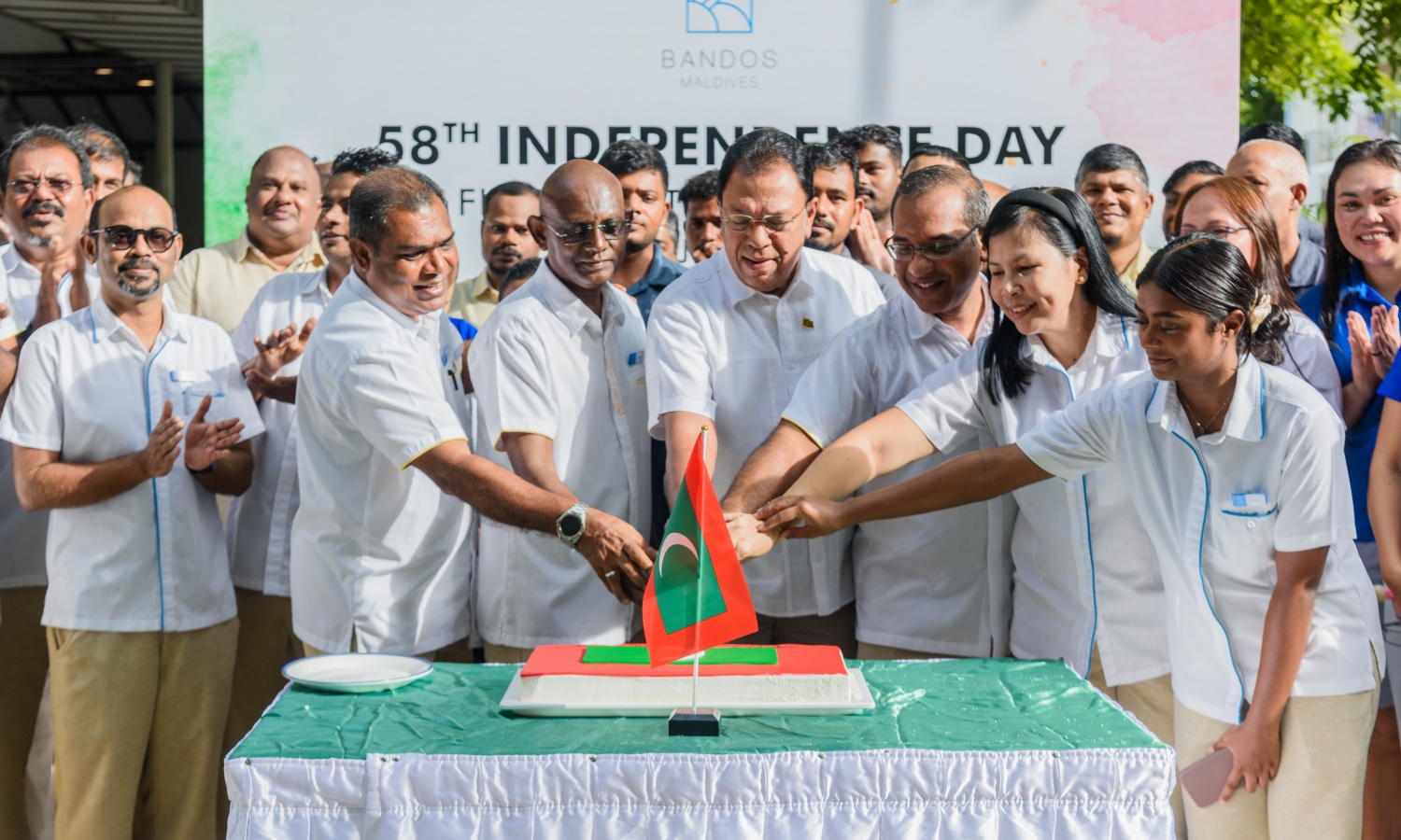 Bandos marks Maldives’ 58th Independence Day with flag hoisting ceremony – Hotelier Maldives