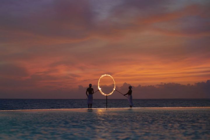 The Ritz Carlton Maldives, Fari Islands Sunset Moment 2