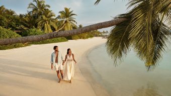 Batch High Resolution 300dpi Jumeirah Maldives Couples Walking By The Beach 1