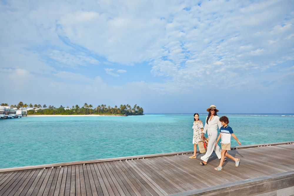Jumeirah Maldives Mom And Kids Walking