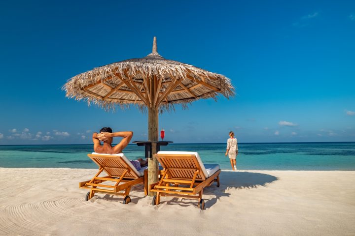 Batch Ozen Life Maadhoo Lifestyle Couple Lounging On Beach 3 (exp 01.2029)