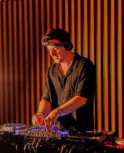 Dj Luca Schreiner At The Westin Maldives (1)