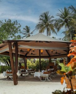 Constance Moofushi Restaurants And Bars Alizee Restaurant 04