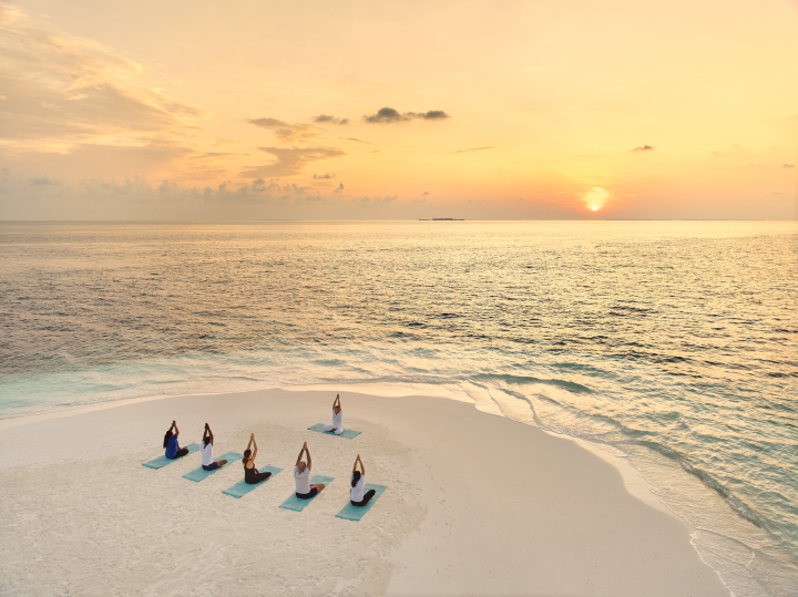 Jumeirah Olhahali Island Sandbank Yoga