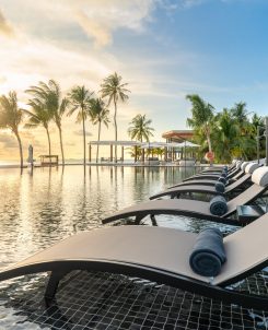 Mpi Main Pool & Bar (14)