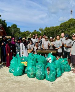 Community Clean Up Mar