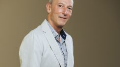 Jean Louis Agm 1366x2048