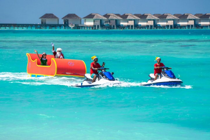 Santa Arrival Booking.com & Synxsis