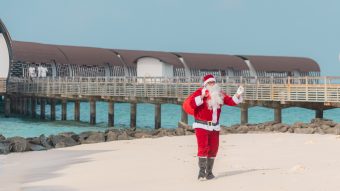 Batch The Westin Maldives Miriandhoo Resort Santa Claus At The Beach (01)