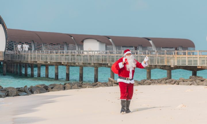 Batch The Westin Maldives Miriandhoo Resort Santa Claus At The Beach (01)