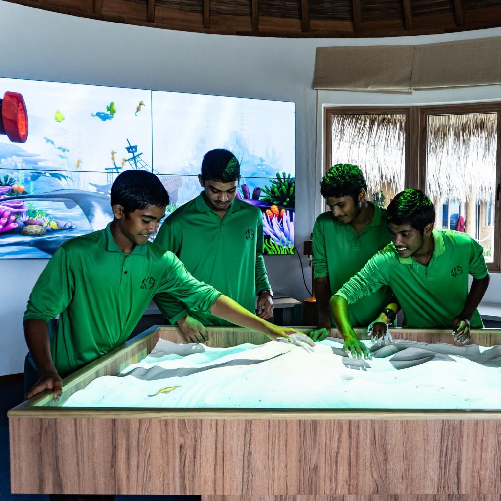 469313980 18252242809275020 8055012793629190164 N