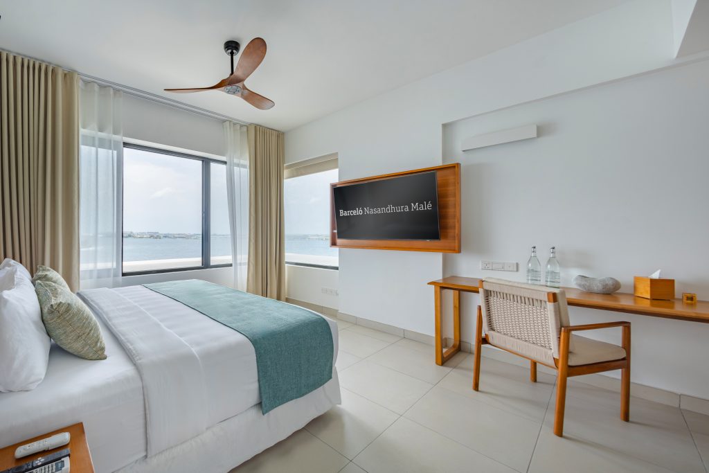 Luxury Sea Front 3 Bedroom Master Suite 5