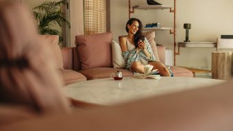 Joali Being – Well Living Spaces – Three Bedroom Wellbeing Beach Residence Living Room Lifestyle 3 (1)