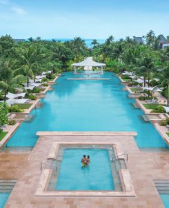 Kuda Villingili Pool Couple