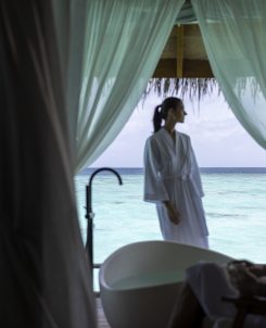 Mil Spa Roomdeck Couple2