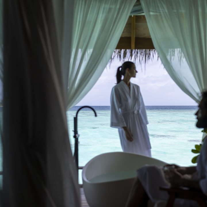 Mil Spa Roomdeck Couple2