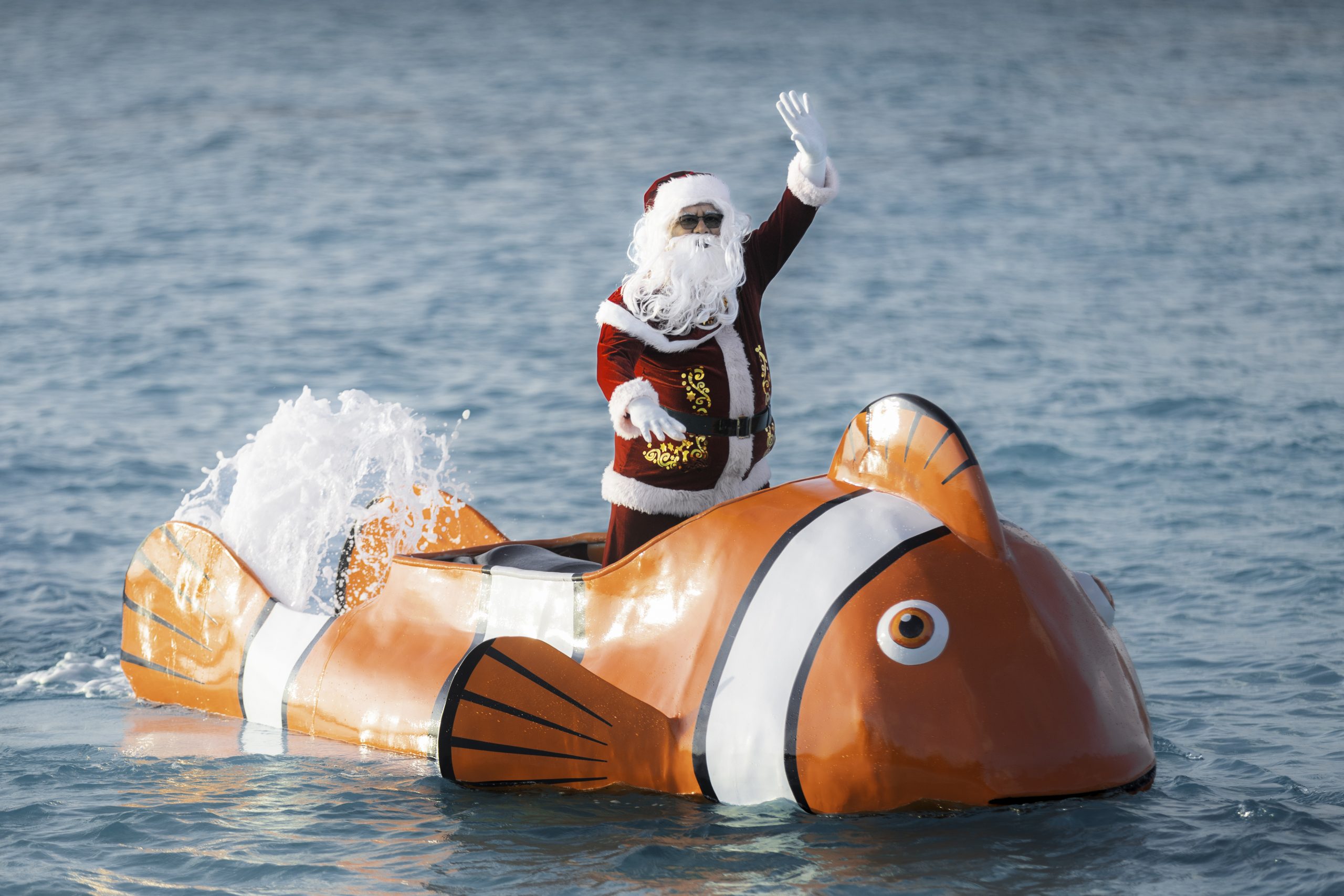 ‘Ocean Odyssey’ festivities bring tree lighting, Santa arrival, NY gala to Sun Siyam Vilu Reef