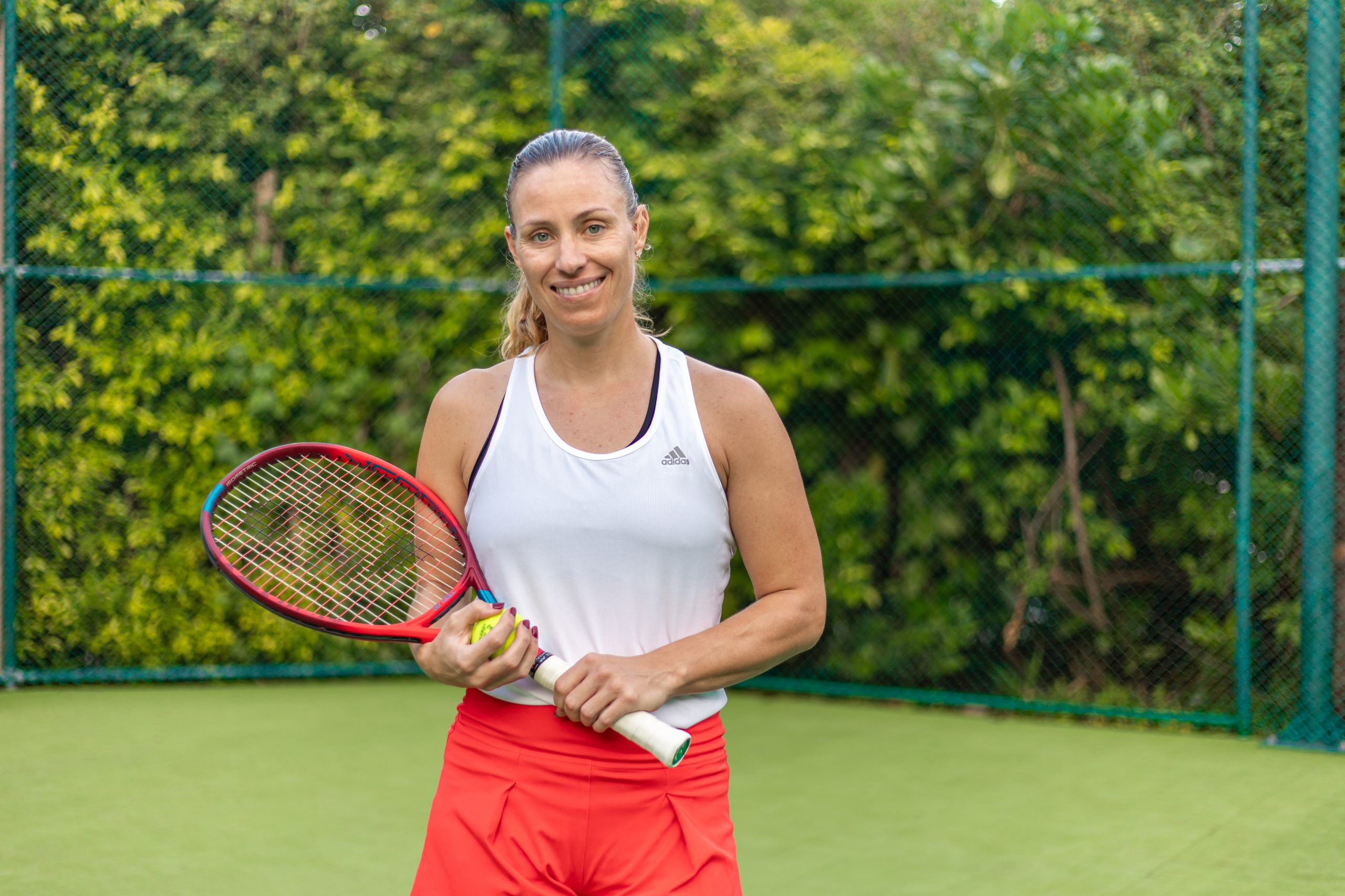 St. Regis Maldives Vommuli Resort announces LUX Tennis collaboration and new padel court