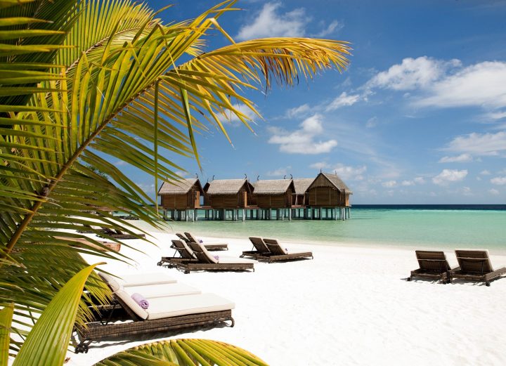 Constance Moofushi Beach