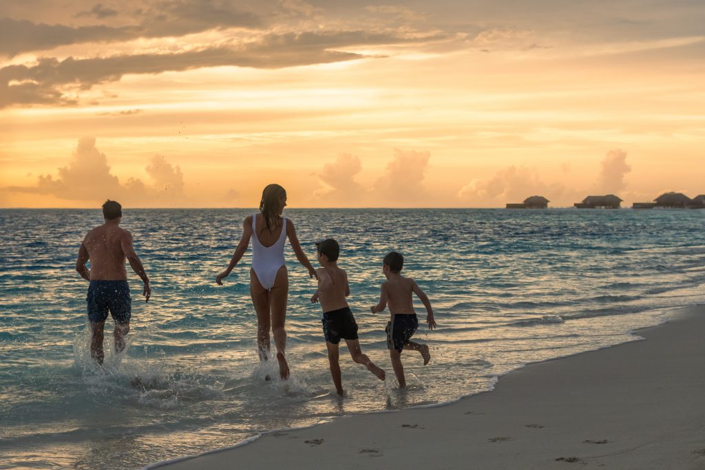 FamilyonBeachSunset