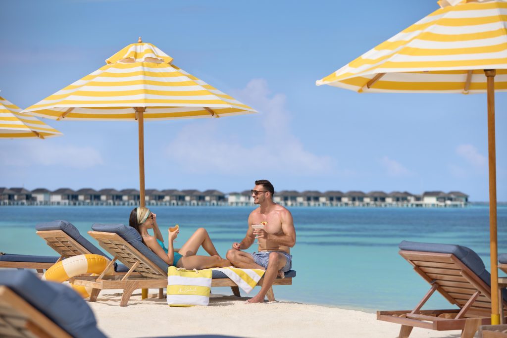 Le Meridien Maldives Resort and Spa Couple Au Soleil
