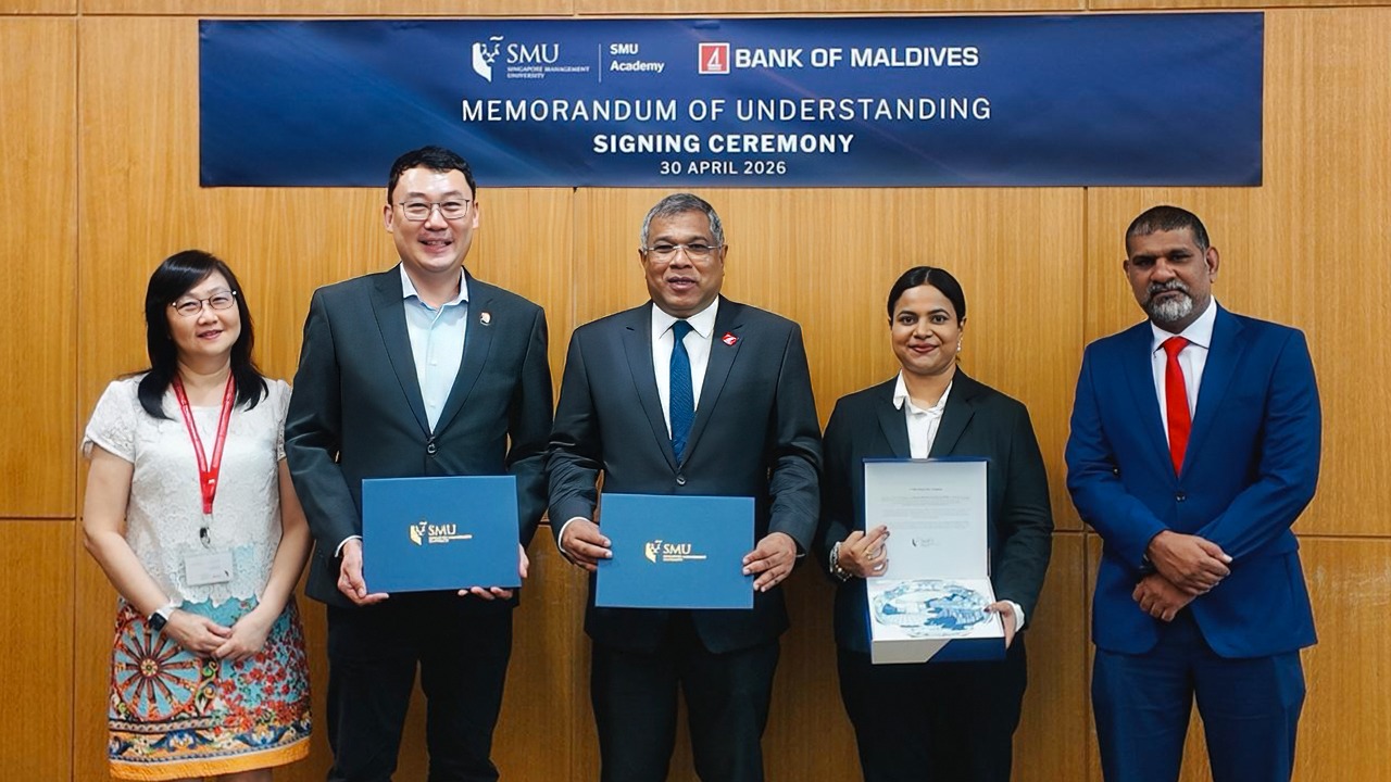 Bank of Maldives signs partnership agreement with Singapore Management University