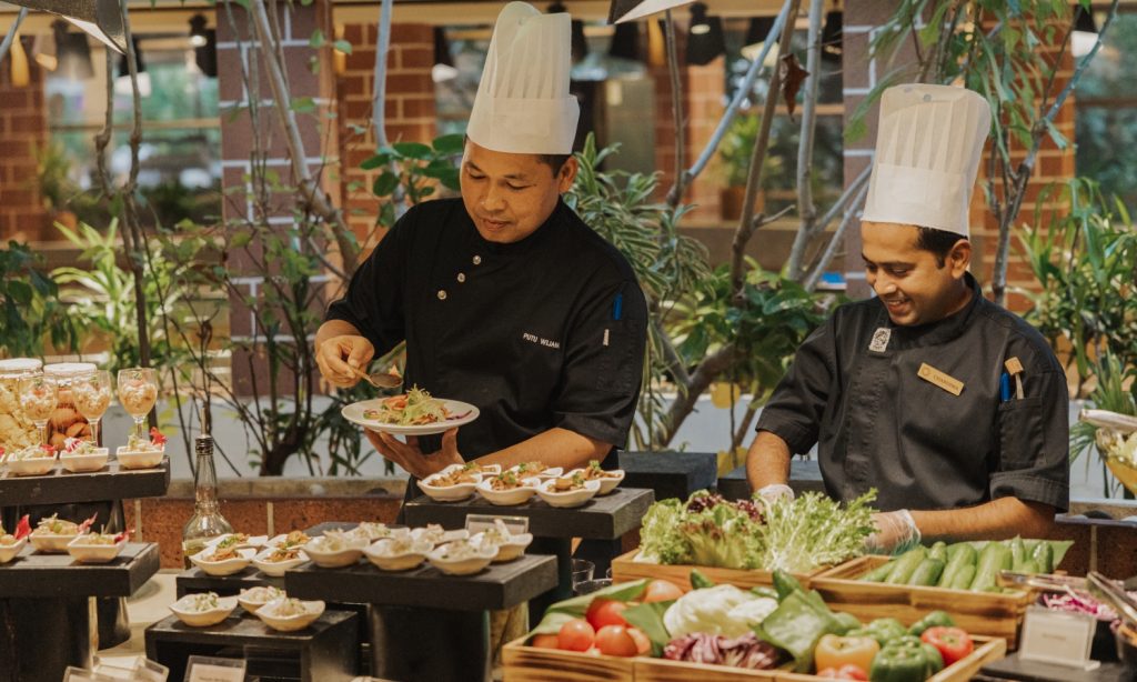 Batch SSIF A La Minute Salad Making