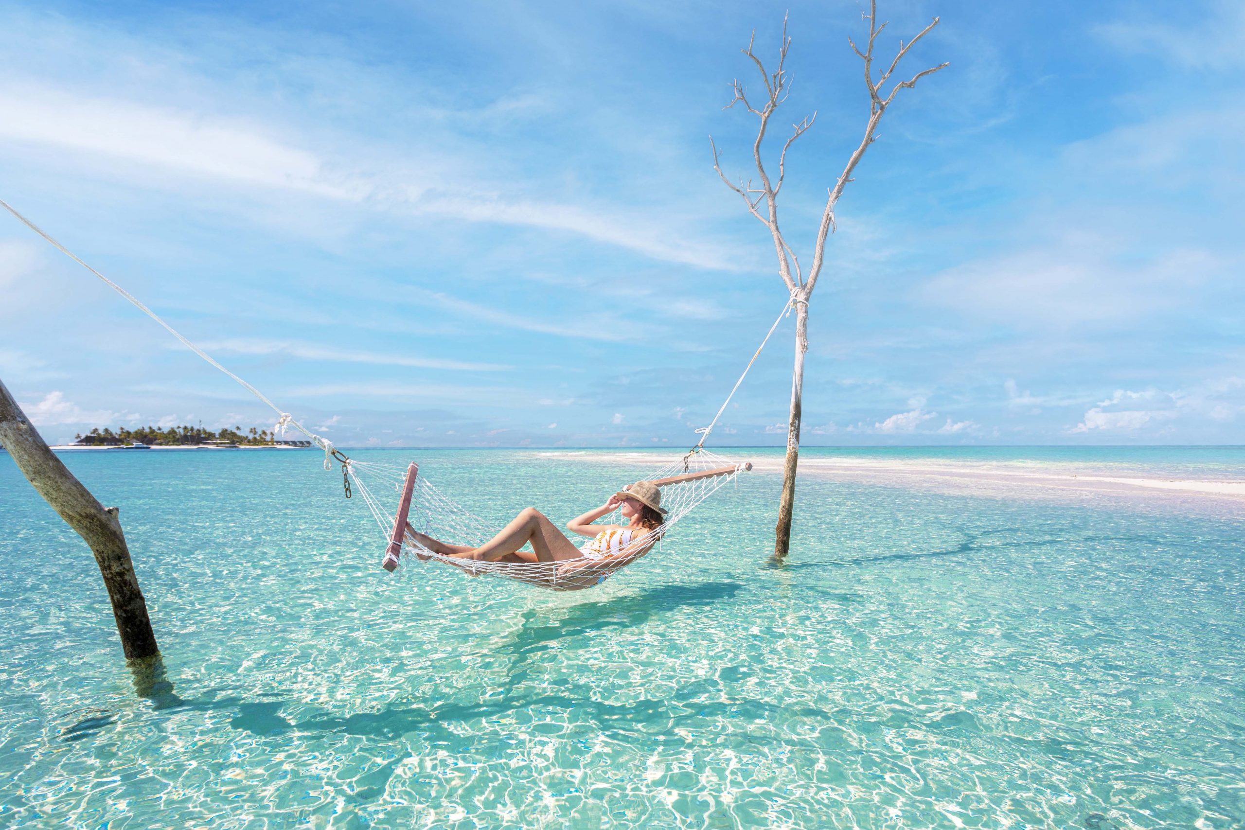 Fushifaru Maldives launches ‘Sleep Under the Stars’ romantic sandbank experience
