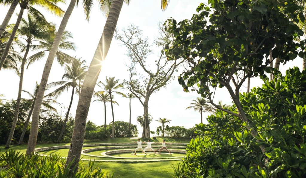 Batch The Ritz Carlton Maldives, Fari Islands Experiences Sunrise Yoga