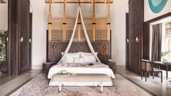 Luxury Beach Villa with Pool Bed