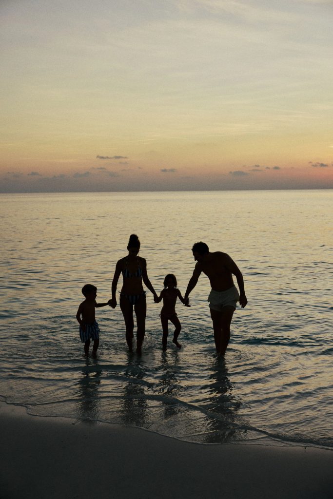 Soneva Fuhi Family Silhouettes (1) Large