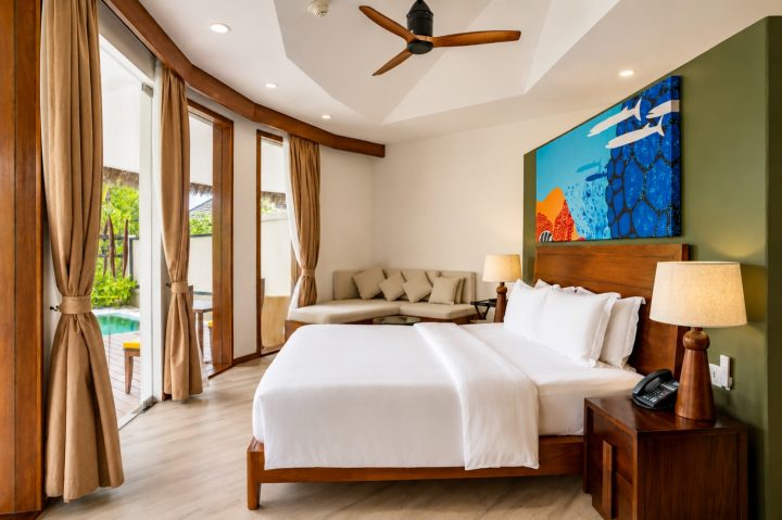 Batch Angsana Velavaru Beach Infinity Pool Villa