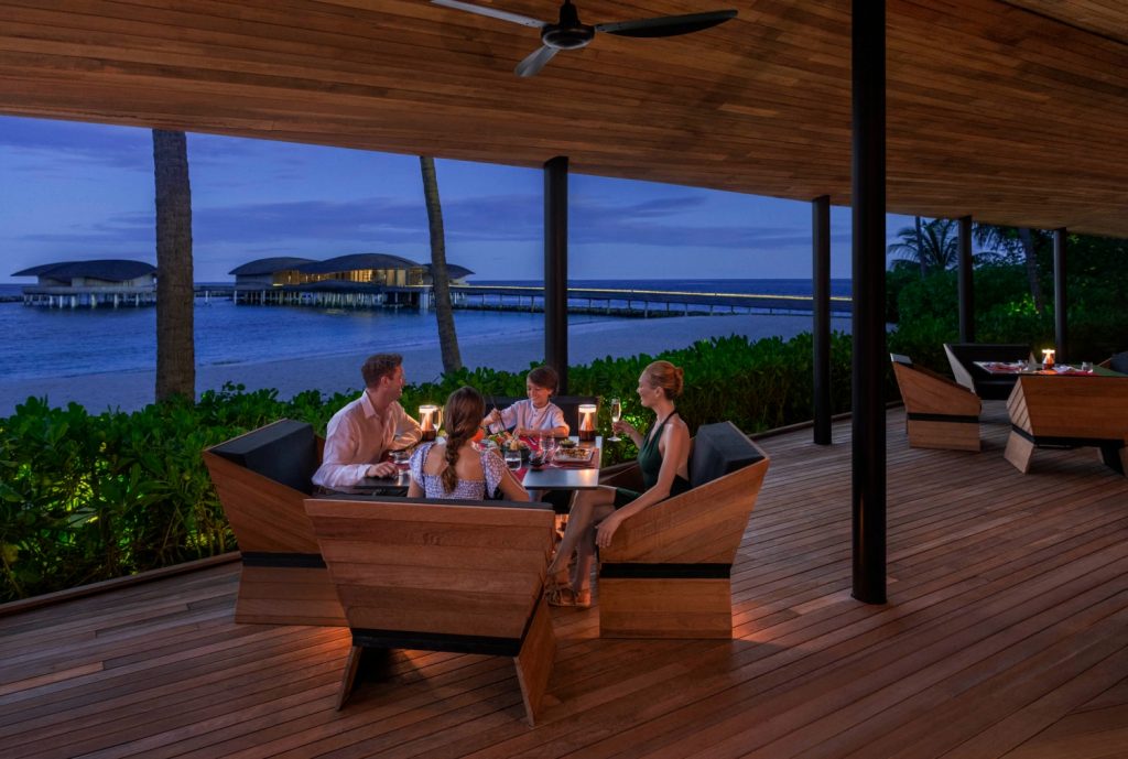 Batch The St. Regis Maldives Dinner at Orientale Caucasian Family