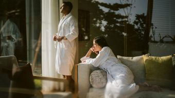 Batch MLDAL lifestyle boduge residence master bedroom couple 1 (1)