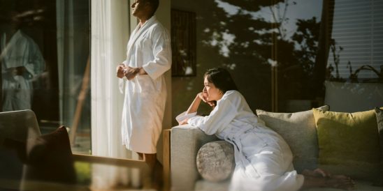 Batch MLDAL lifestyle boduge residence master bedroom couple 1 (1)