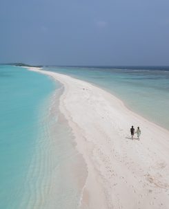Aerial dhigurah sandbank couple