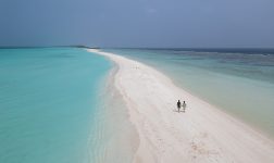 Aerial dhigurah sandbank couple
